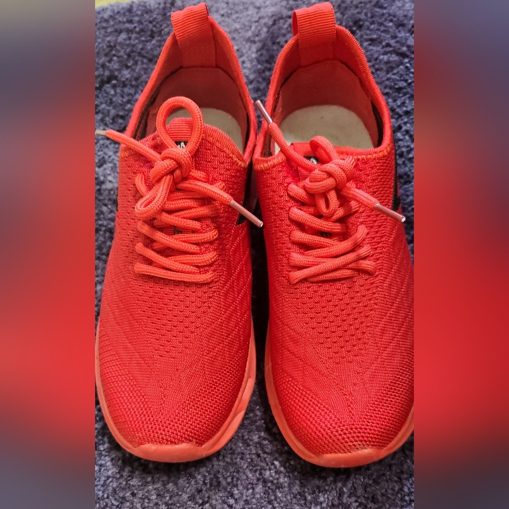 Southpole boys red sneakers size 3, like new